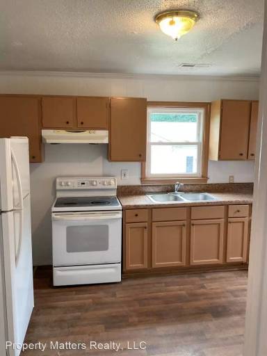 Main picture of 521 E Holly St