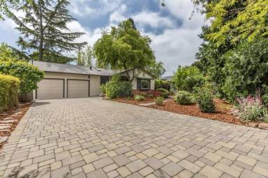 Main picture of 2067 W Lincoln Ave