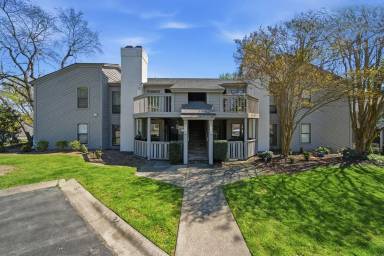 Main picture of 448 Deerwood St