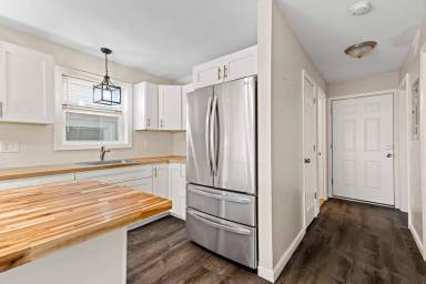 Main picture of 3 1/2 Baltimore St
