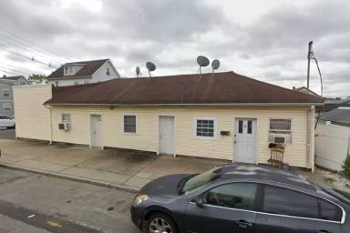 Main picture of 325 Pershing Ave