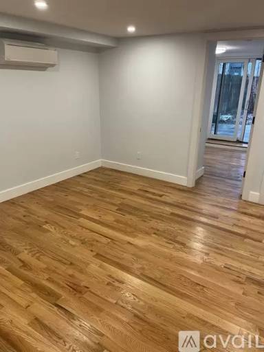 Main picture of 64 Hawthorne St