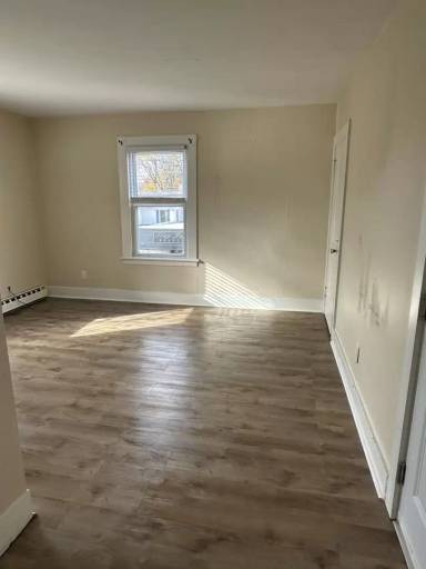 Main picture of 160 Center St