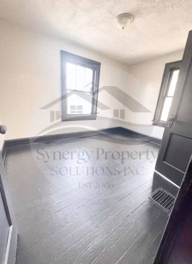 Main picture of 243 W 1st St