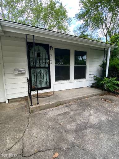 Main picture of 5706 N Michigan Ave