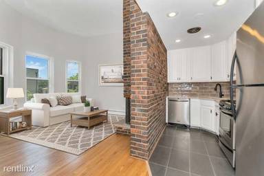 Main picture of 802 W George St