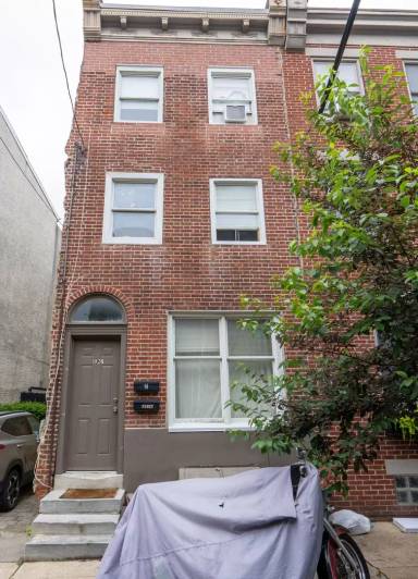 Main picture of 1026 S Randolph St