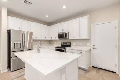 Main picture of 2625 S Peppertree Dr