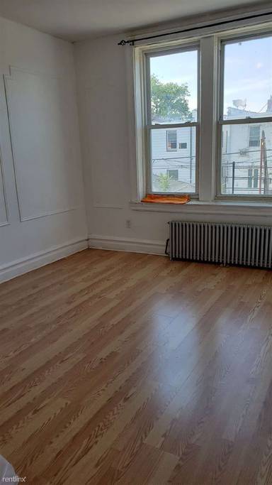 Main picture of 735 Crawford Ave