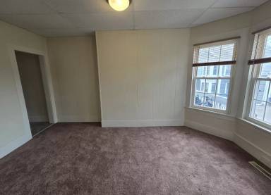 Main picture of 69 Pleasant St
