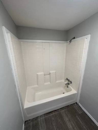 Main picture of 326 W 6th St