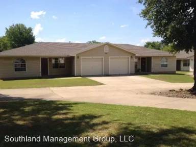 Main picture of 2815 Laura Ln