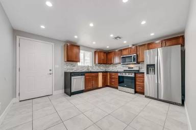 Main picture of 2318 Bassler St