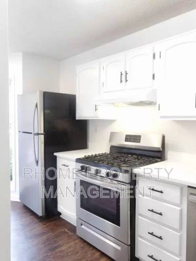 Main picture of 808 Riverview Dr SE