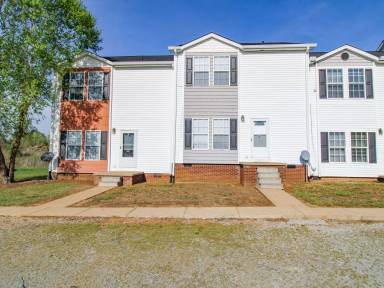 Main picture of 124 Meadows Ln