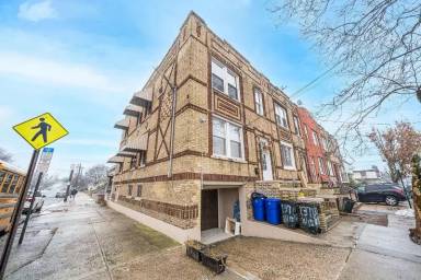Main picture of 117 W 15th St