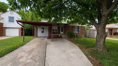 Main picture of 733 SW 47th St
