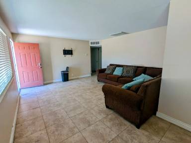 Main picture of 1702 E Pleasant Ln