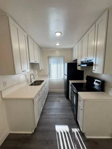 Main picture of 21125 Saticoy St