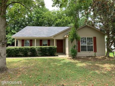Main picture of 126 Cambridge Pointe Cir