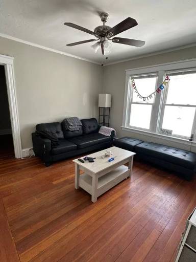 Main picture of 39 Pembroke Ave