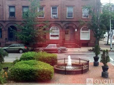 Main picture of 2037 Park Ave