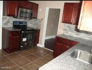 Main picture of 149 N Main St