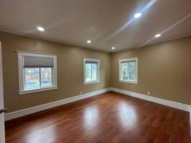 Main picture of 475 W MacArthur Blvd