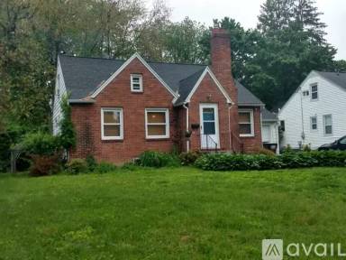 Main picture of 8 Brookview Ave
