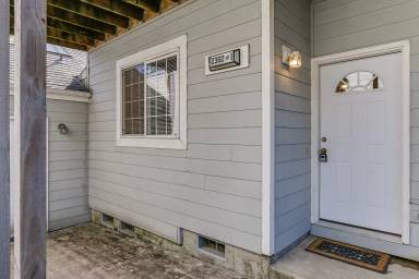 Main picture of 2360 Willamette St