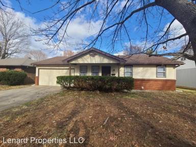 Main picture of 1361 E Gretna St