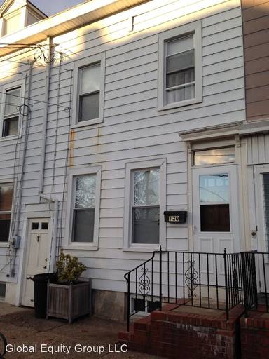 Main picture of 130 Rusling St