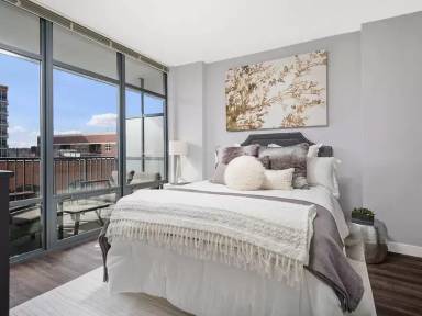 Main picture of 150 N Clinton St