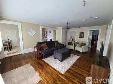Main picture of 1103 N Elm St