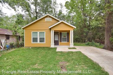 Main picture of 830 E Avenue H