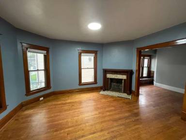 Main picture of 720 Oak St