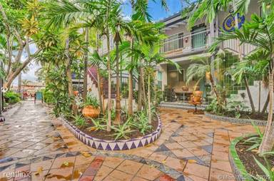 Main picture of 8142 Byron Ave