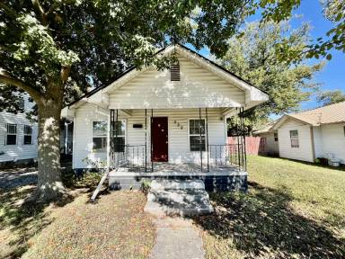 Main picture of 520 W 4th St