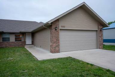Main picture of 5462 S Main St