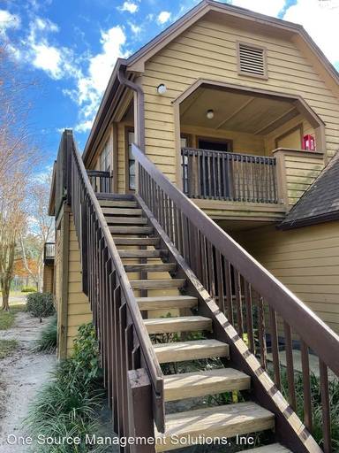 Main picture of 390 Woodside Dr