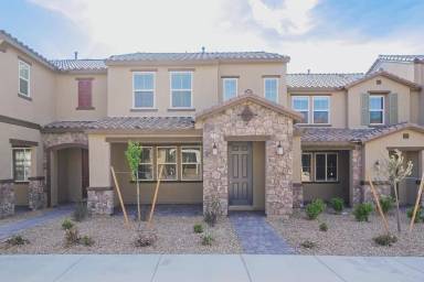 Main picture of 2620 Estremoz St