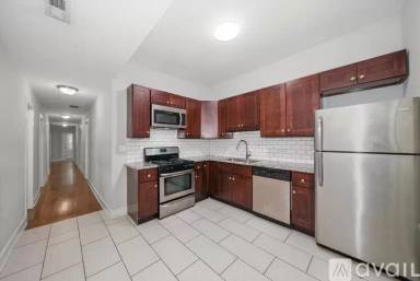 Main picture of 1054 N Ashland Ave