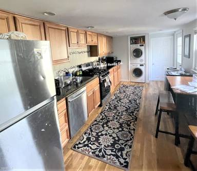 Main picture of 442 W 4th St