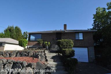 Main picture of 10418 Crestwood Dr S