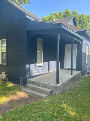 Main picture of 124 W Park St