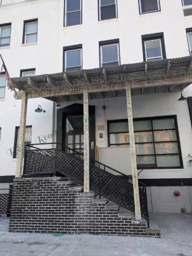 Main picture of 231 E North Ave