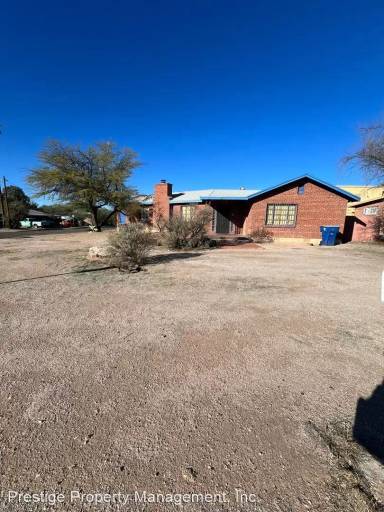 Main picture of 1405 E Lester St