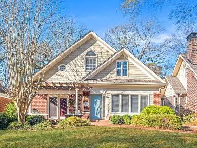 Main picture of 725 Brookridge Dr NE