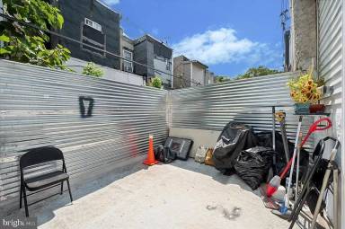 Main picture of 2837 N Hancock St