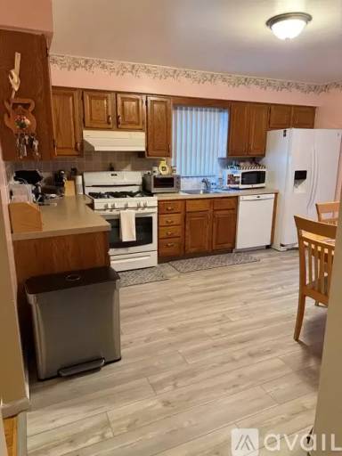 Main picture of 384 Fox Ave